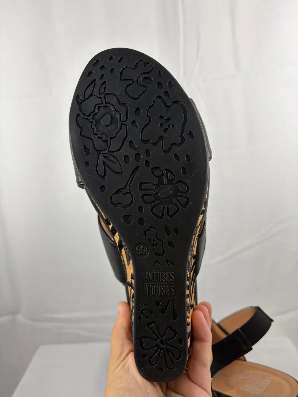 NWT Mootsies Tootsies Women’s Size 8.5 Black Tropical Elastic Wedge Sandals